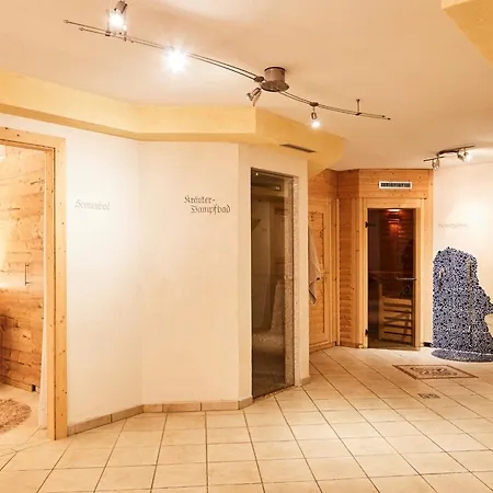 Nyaraló Wohnfass Links Ried im Oberinntal